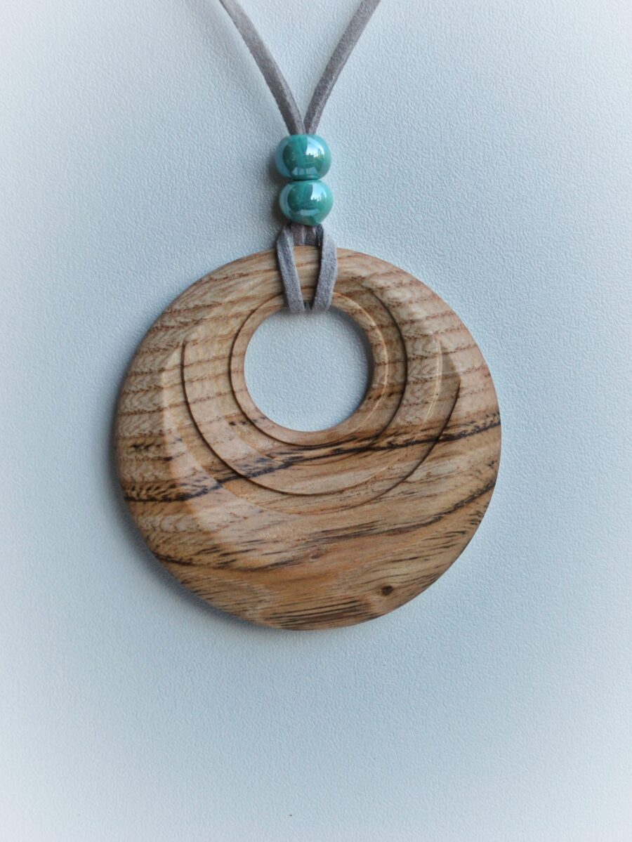 Κολιέ από ξύλο καστανιάς