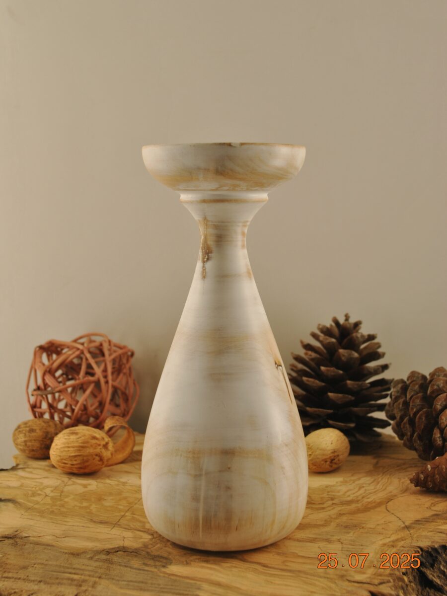 Κηροπήγιο σέ λευκή απόχρωση