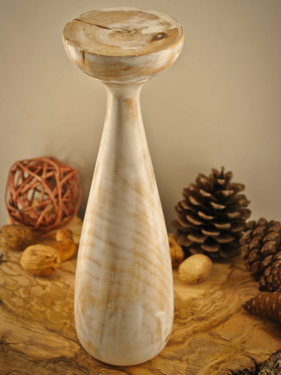 Κηροπήγιο σέ λευκή απόχρωση