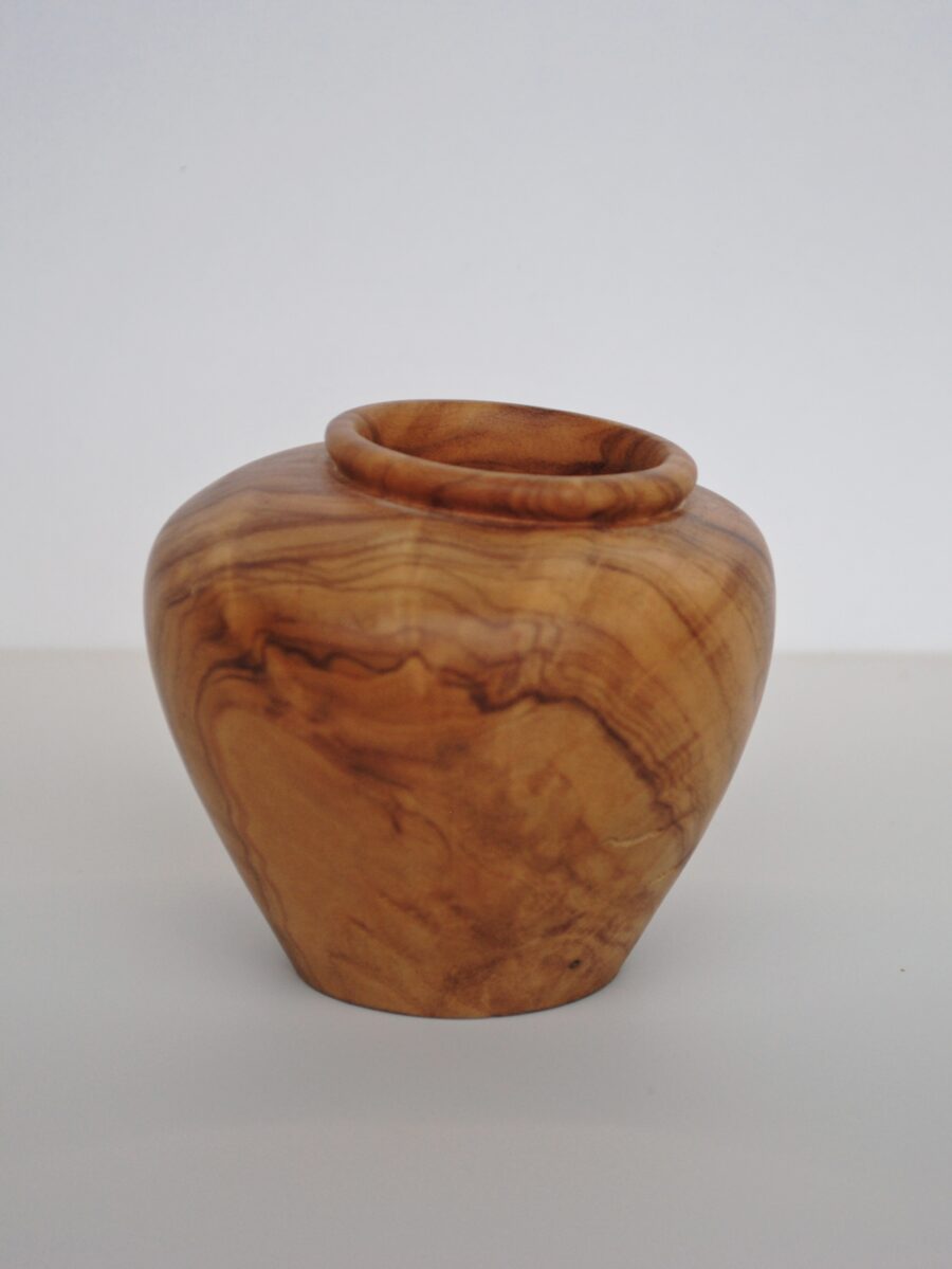 Μικρό βάζο από ξύλο ελιάς